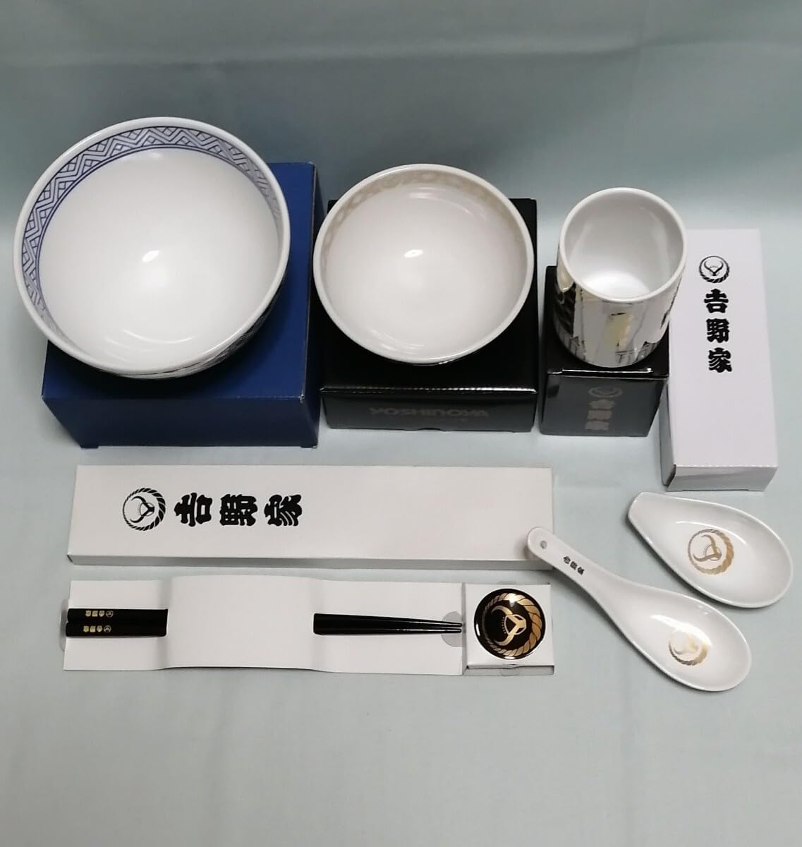 吉野家 金の丼、茶碗、湯呑み、箸セット